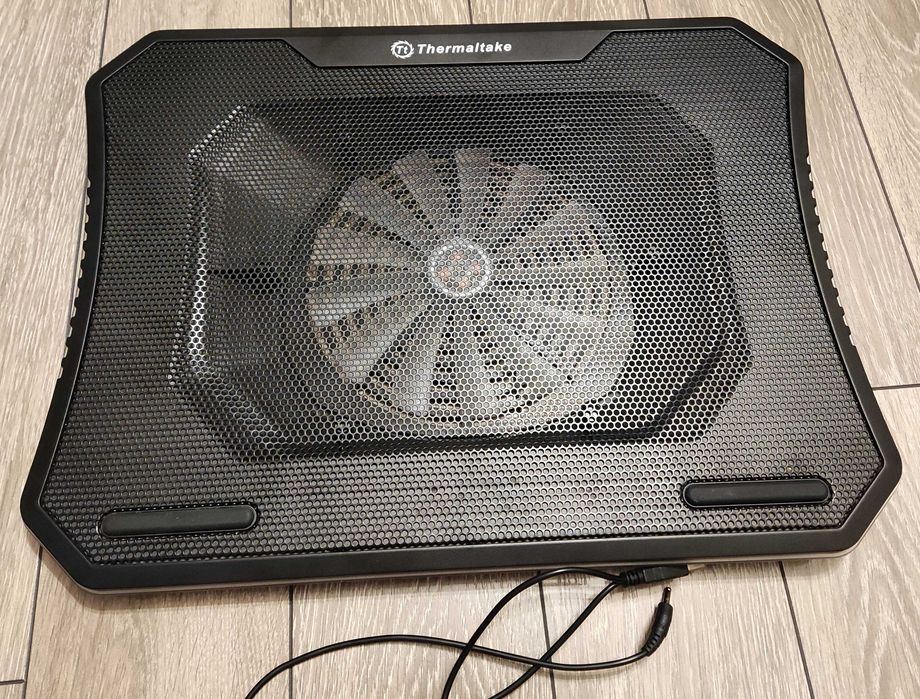 Podstawka chłodząca Thermaltake Massive 20 RGB (10"~19") czarna