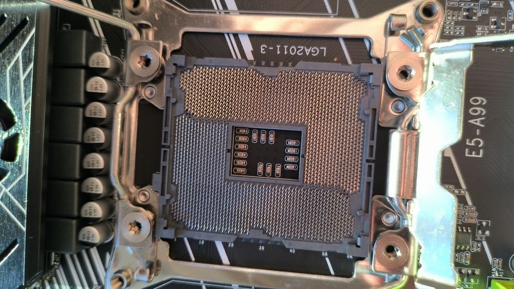 Комплект x99 2011 3 Qiyida e5-a99 проц Xeon e5 2697 v3 14 ядер 3.6ghz