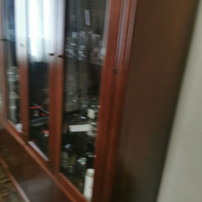 Movel  louceiro em madeira macica. Mede 2.08m de altura. 1.8 de largura e 40.cm de profundidade ,