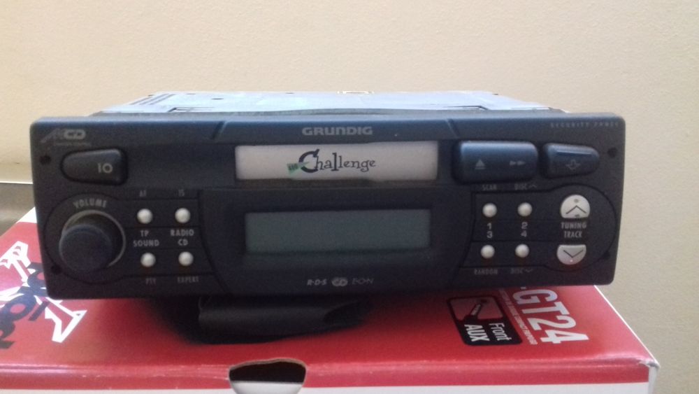 Radio Grundig usado.