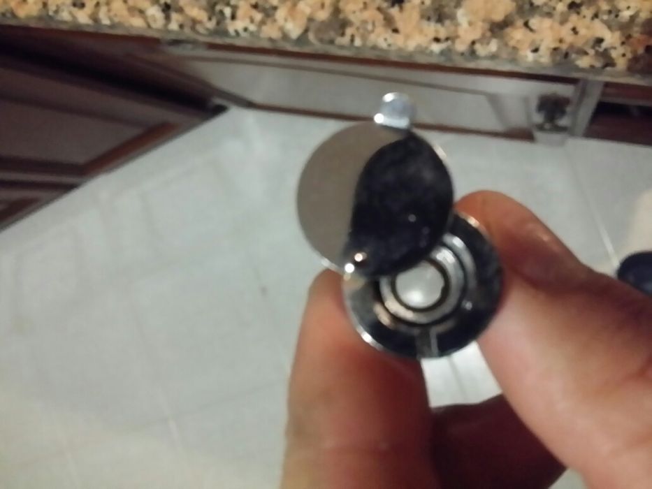 Punhos para portas e binóculo de porta