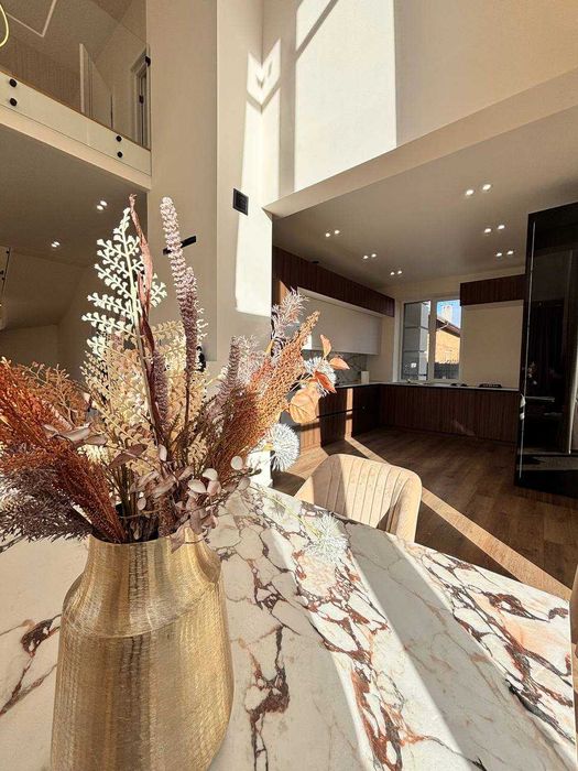 Продається ЕЛІТНИЙ будинок з авторським ремонтом, меблями і технікою!