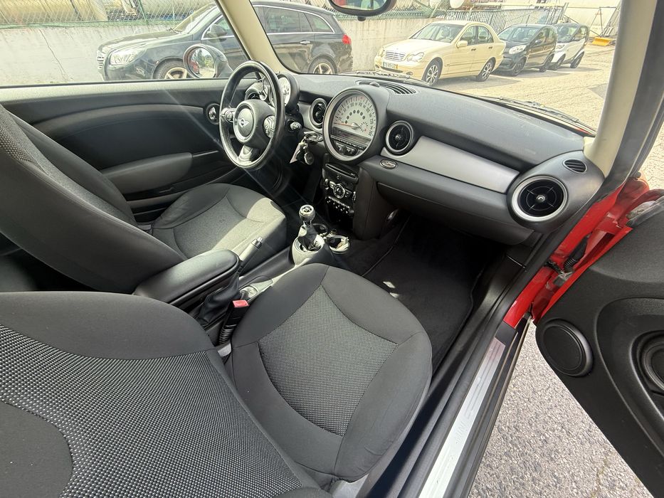 Mini One 1.6 2012 Ferrari red Gasolina