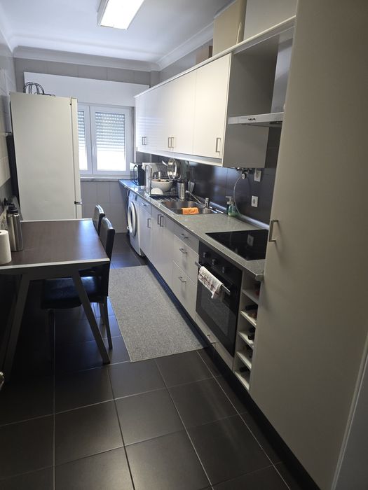 Quarto aluga-se em Carcavelos