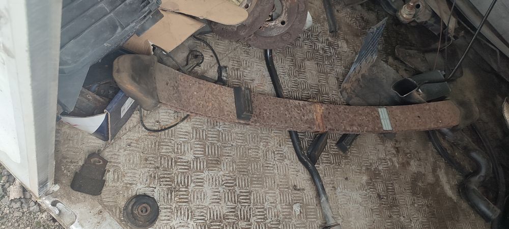 Продам спарочну передню ресору