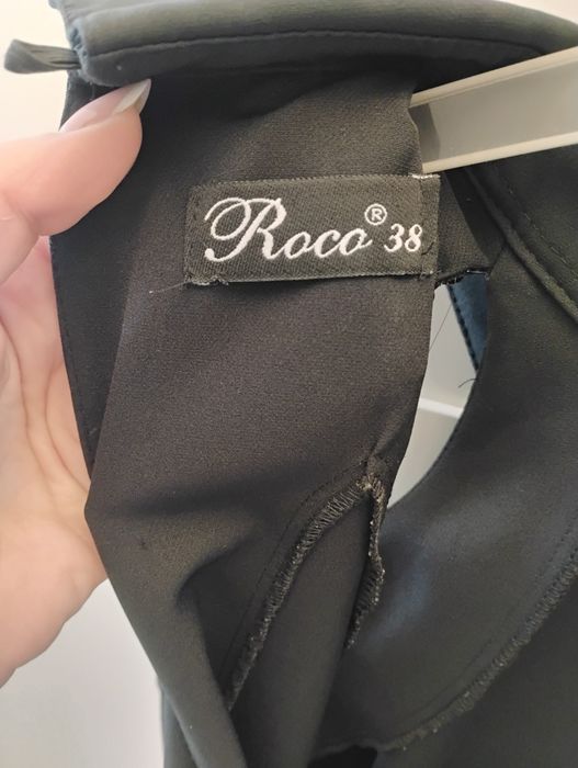 Czarna elegancka sukienka Roco z kołnierzykiem i cekinami, 38