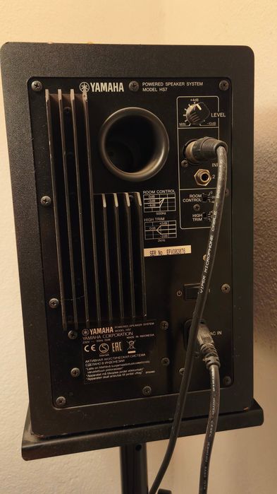 Yamaha HS7 - par de Monitores de Estúdio