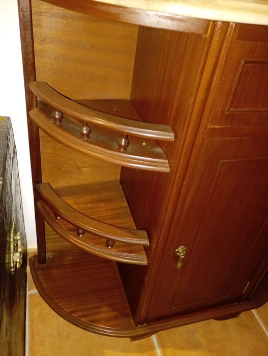 Móvel/Sapateira em Madeira e Tampo em pedra natural mármore