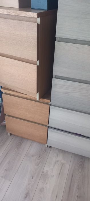 Vendo duas mesas de cabeira em pinho mel usadas mas muito bem estimada