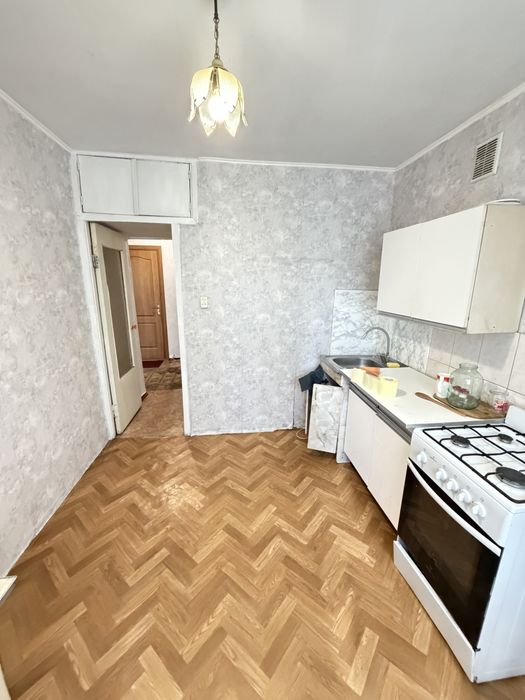 Продам 1о кімнатну Героів Крут