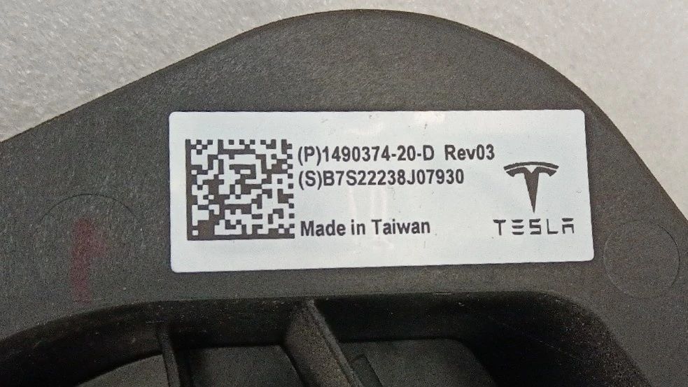 Porta / entrada de carga PHEV - EV TESLA Model Y (5YJY)