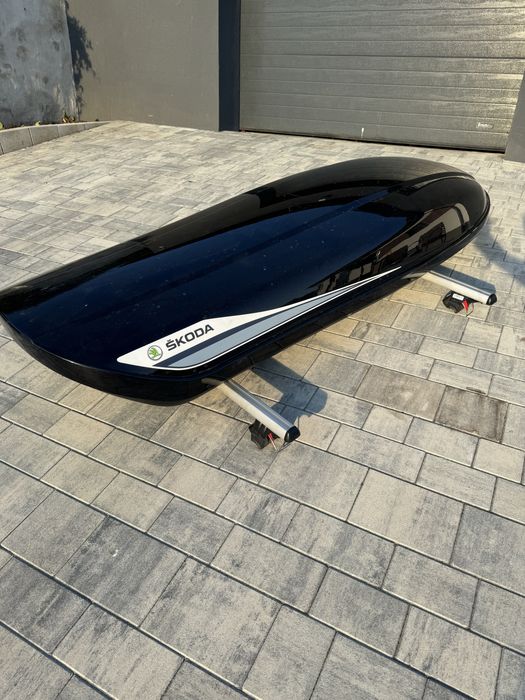 Kufer dachowy czarny bagażnik samochodowy, belki poprzeczne relingi