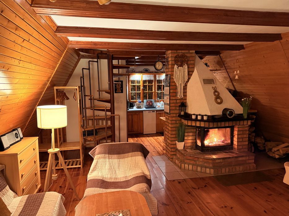 Domek letniskowy z kominkiem nad jeziorem Dzierzgoń w Rodowie Małym