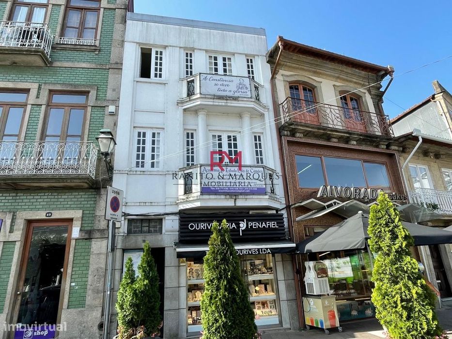 Predio Com 3 Pisos - Centro De Penafiel