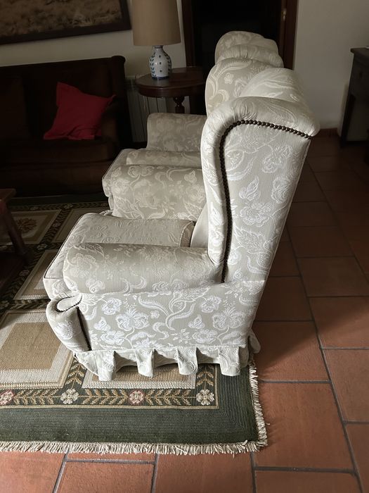 Par de poltronas orelhudas