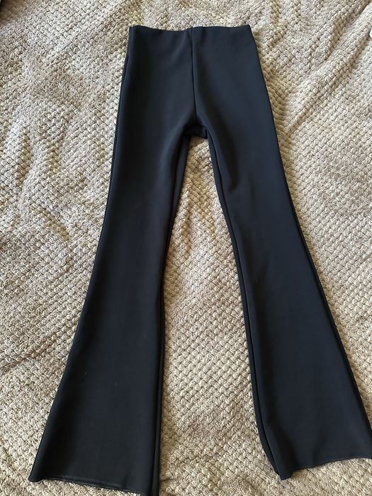Еластичні кльошні  брюки Zara