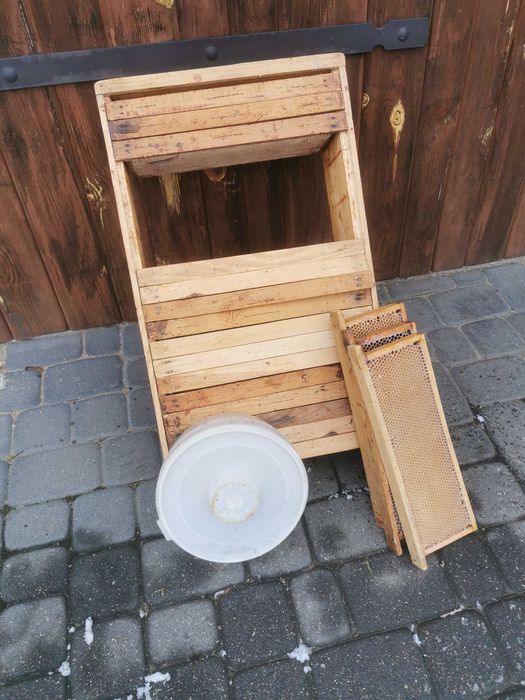 Sprzedam ule warszawskie poszerzane + rodziny pszczele, roje