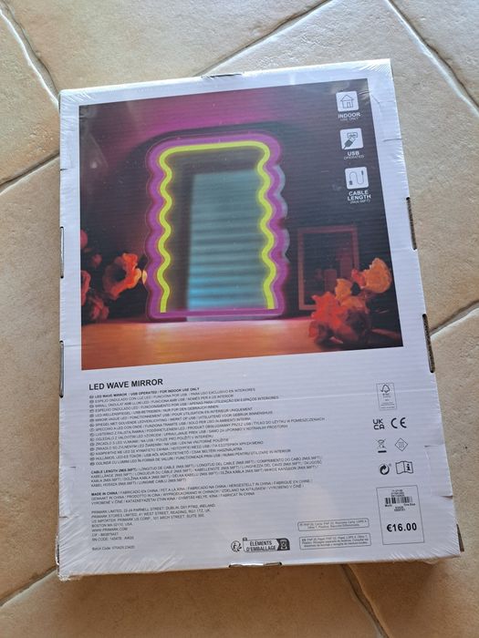 Espelho ondulado LED