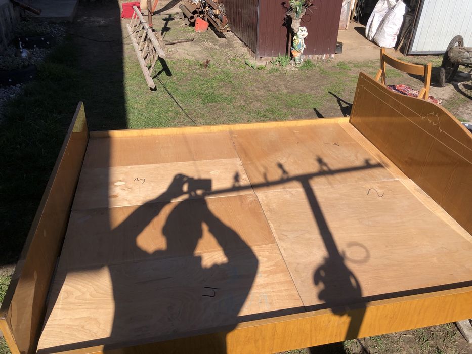 Кровать двухспальная деревянная