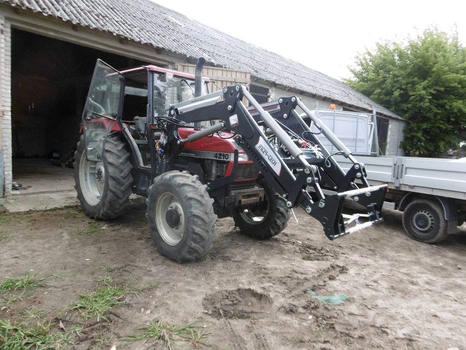 Ładowacz czołowy IT 1600 Inter Tech do CASE  New Holland  montaż
