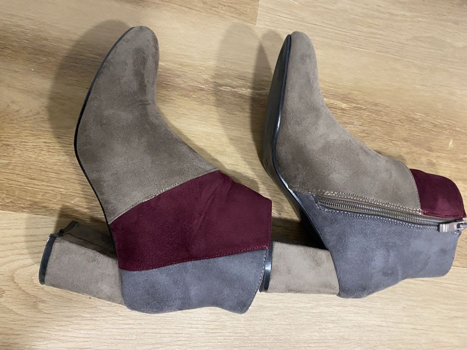 Botas novas cinzentas