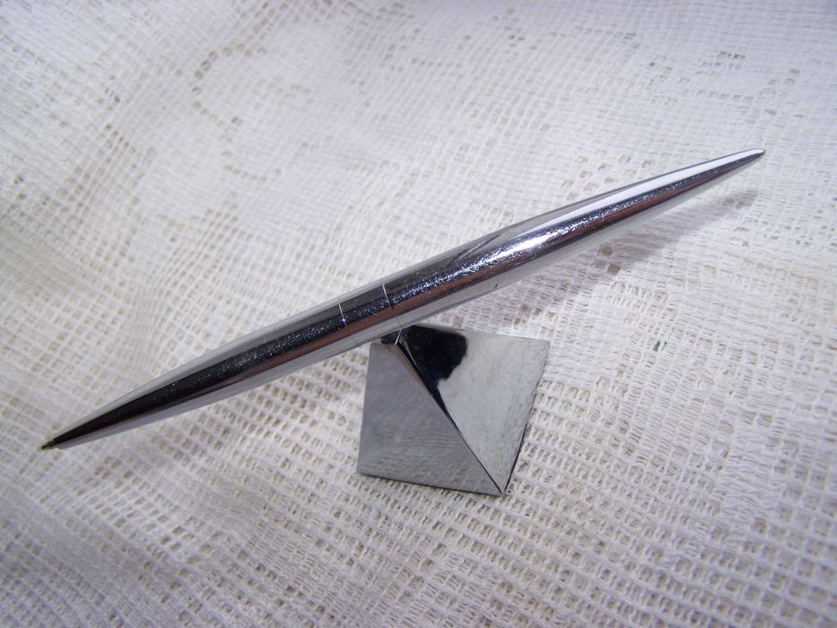 Вращающаяся шариковая ручка "Вертолет" на магнитной подставке