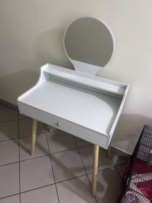 Toaletka biała z lustrem  dla dziewczynki