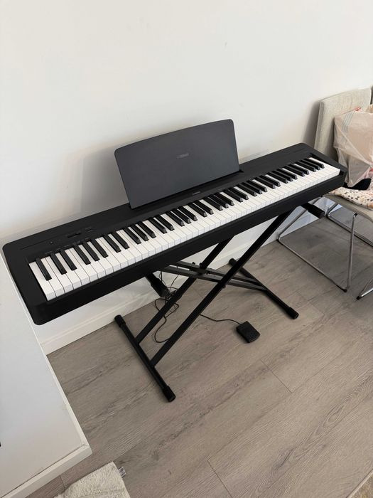 Piano Eletrico Yamaha P-145 B + Millenium KS-1010