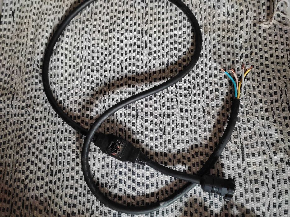 APS YC 1000-3 Three-Phase Microinverter64171722061187121