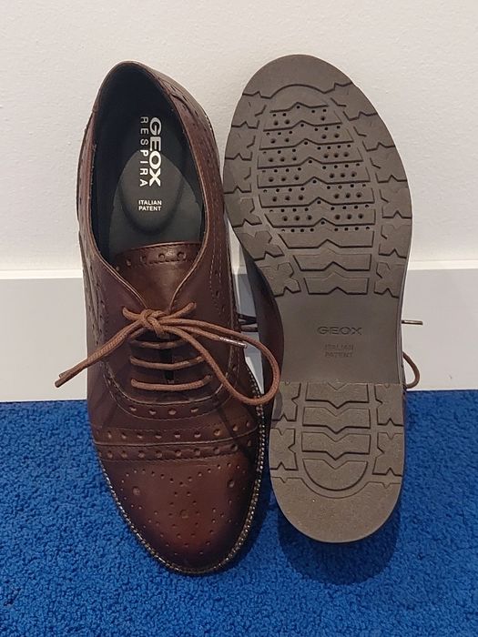 Sapatos castanhos em pele - Geox - N.37 - Novos