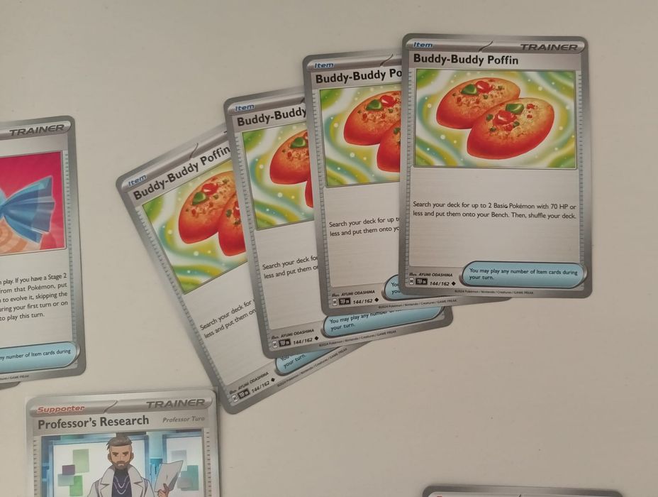 Pack Pokémon TCG: Starter Kit  (Iono, Puffin, Nest Ball ,Rare Candy)