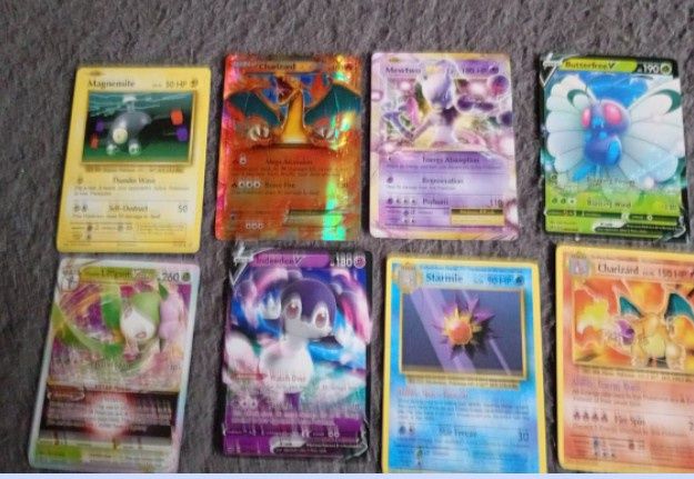 Różne karty Pokemon