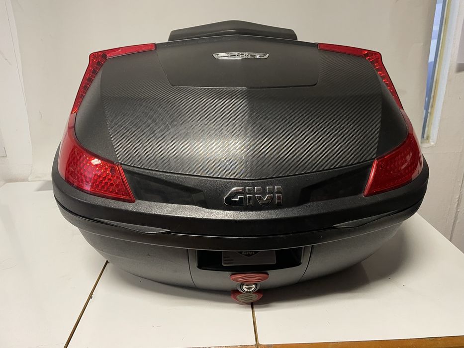 Yamaha FZ6 + Top case GIVI Blade
