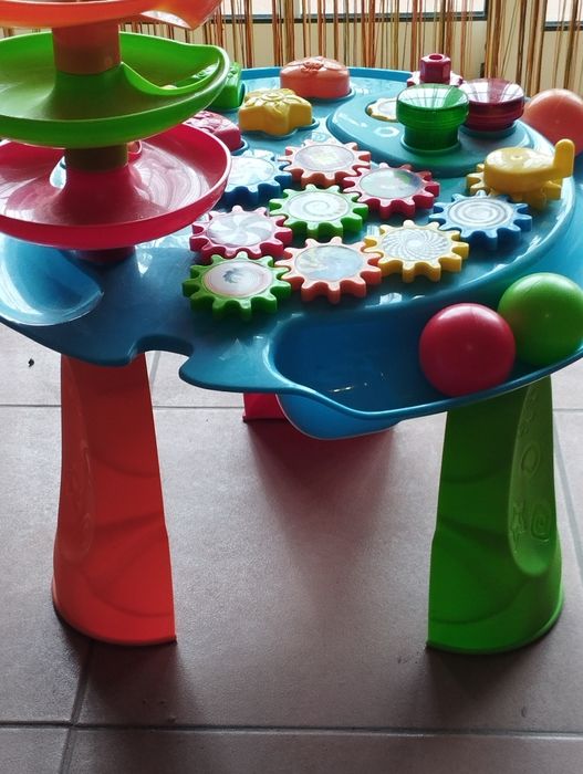 Brinquedo/mesa didático para criança.