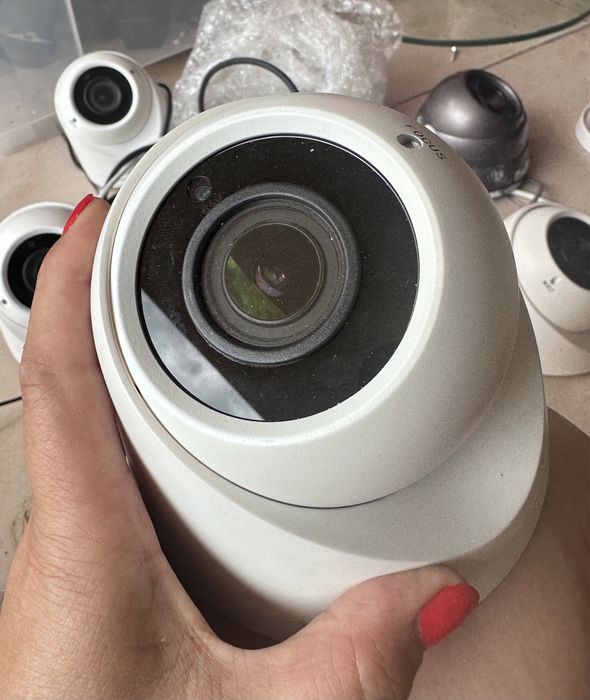 Cámaras vigilancia 8 no total algumas de modelos diferentes com  gravador