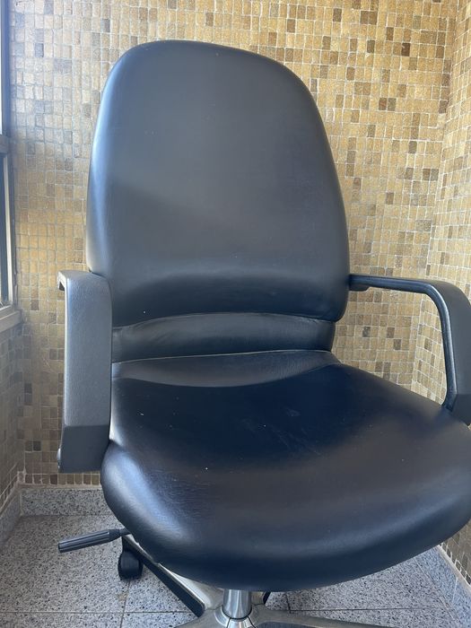 3 cadeirões de escritório