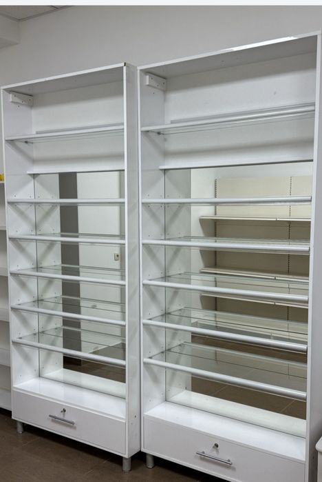 Терміново по ліквідації магазину продаються стелажі торгові,полиці