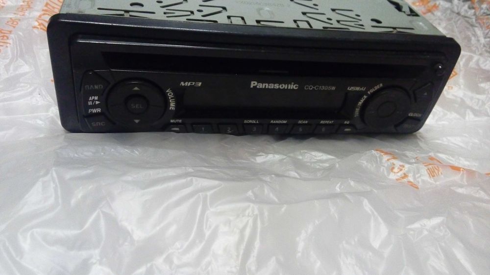 Автомагнитола оригинальная Panasonic CQ-C1305W - CD/MP3-автомагнитола