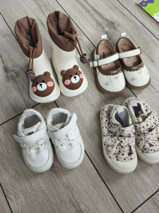 Взуття для дівчинки