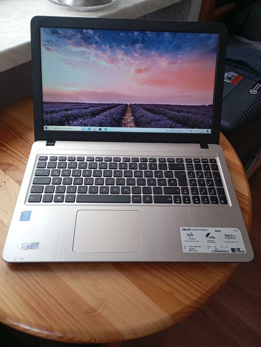 sprzedam asus intel core i3-5005ucpu 2,00ghz.2,00ghz ,4watki