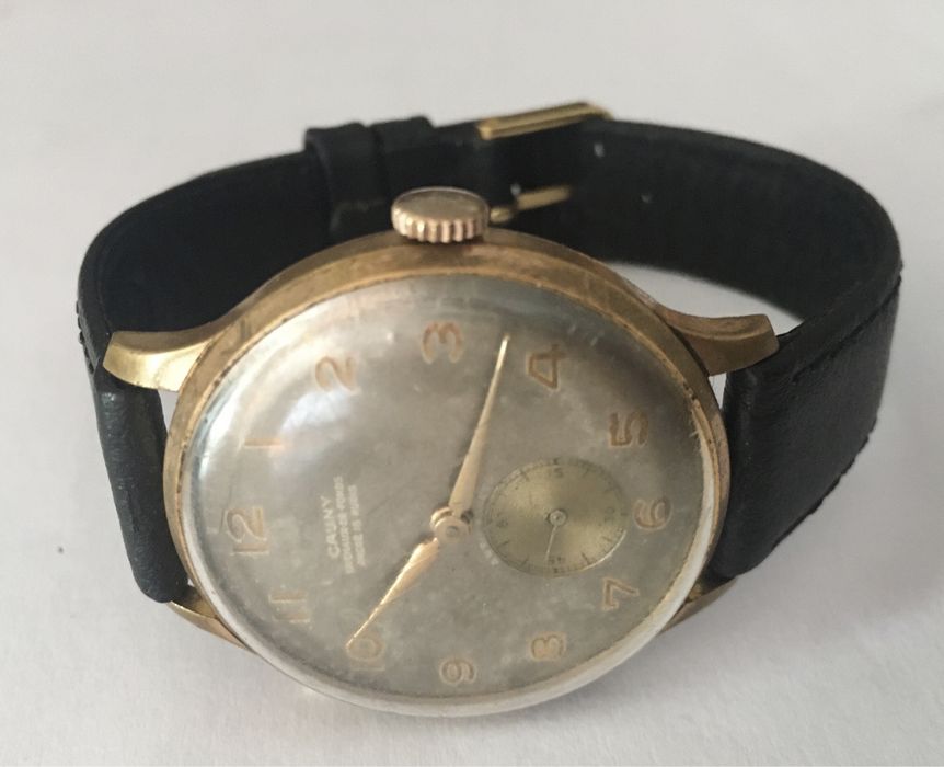 Relógio mecânico antigo.