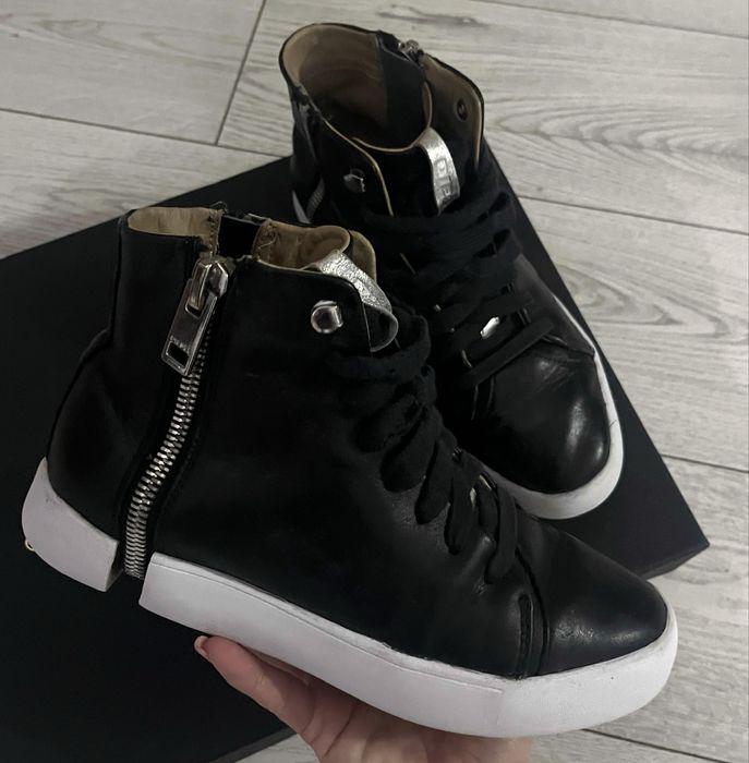 Sneakers adidas diesel skóra couture liu kors karl twinset chaos tommy