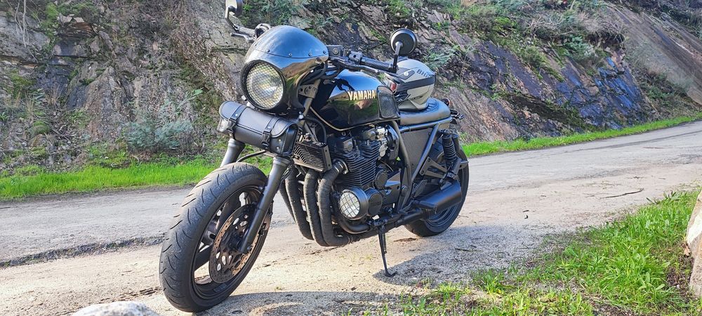 Yamaha XJR 1200.