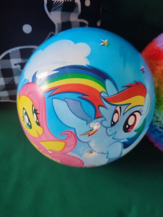 Trzy piłki kolorowe