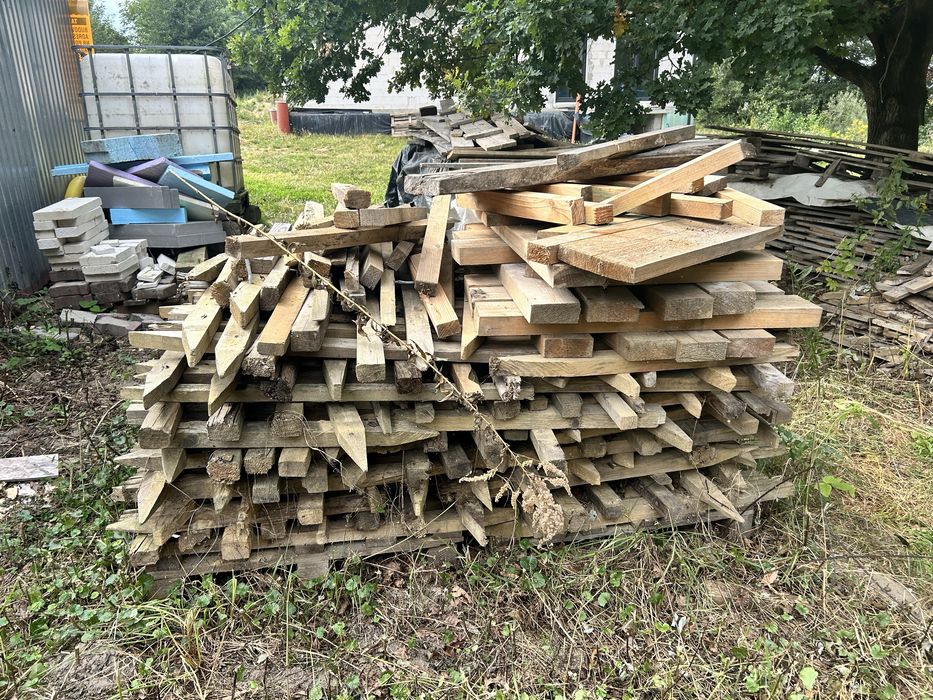 Deski szalunkowe, koliki, sztemple po budowie