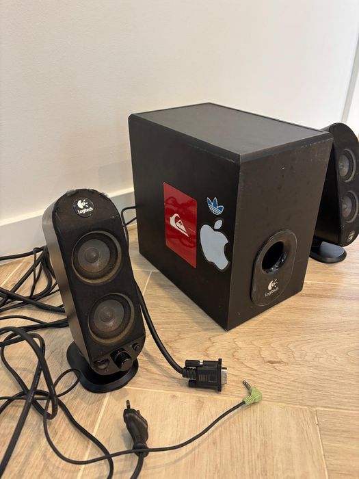 Colunas Logitech X-230 2.1 com subwoofer