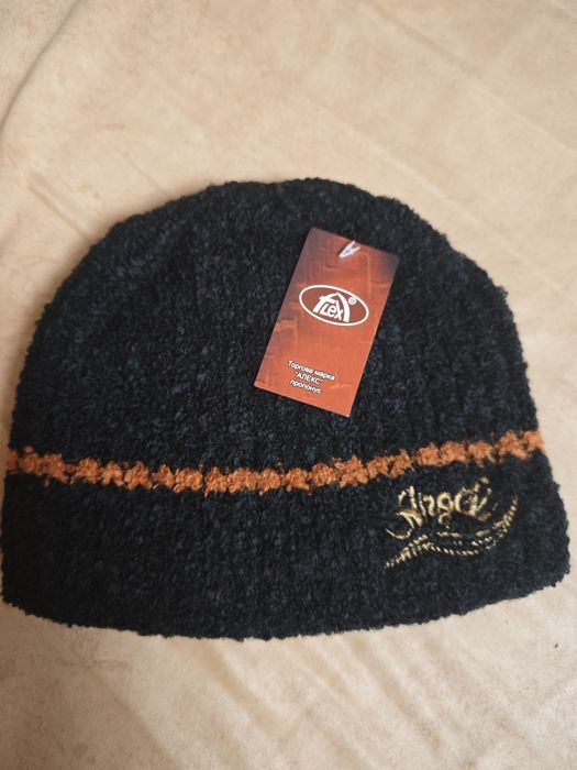 Шапкаі в'язана з підкладкою на флісі