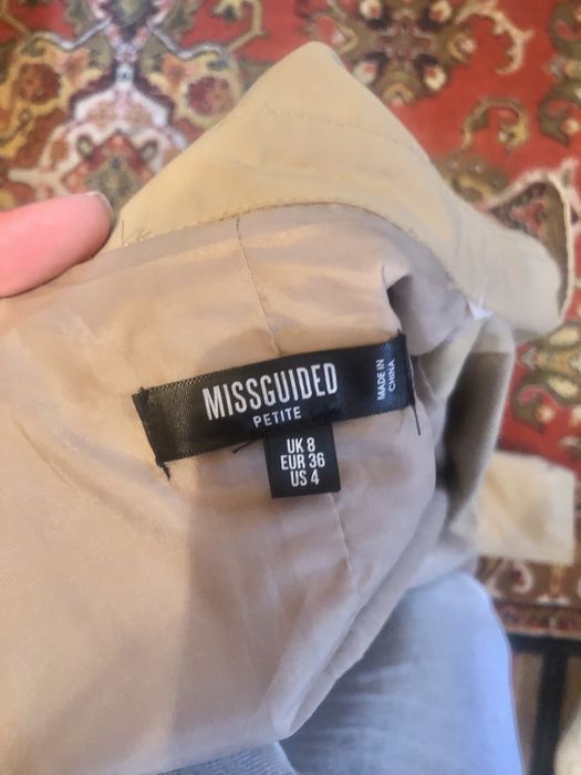 Тренч , бежевого кольору