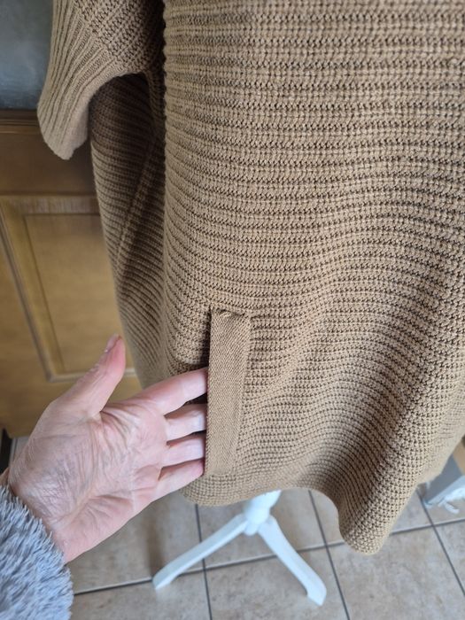 Sweter poncho camel