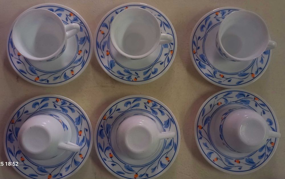 Conjunto de chávenas de chá e café